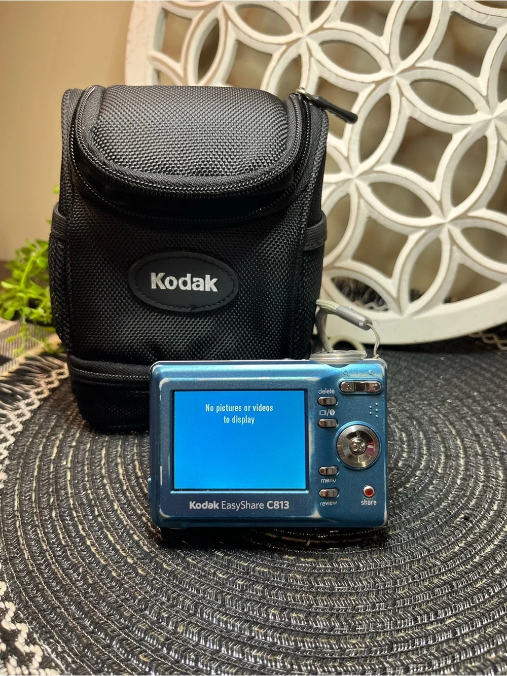 Kodak EasyShare C813 Digital Camera W/Black Carry Case In good working condition